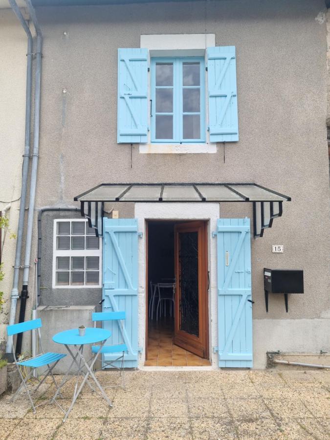 Jolie Petite Maison Dans Village Fortifie Brigueuil Eksteriør billede